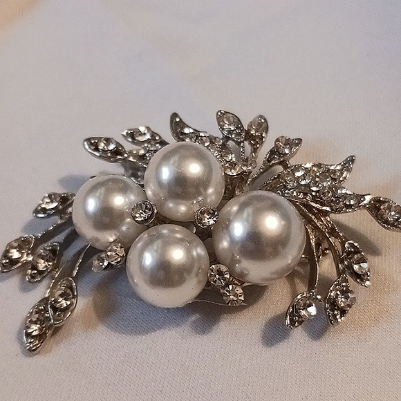 Zales Jewelry Stunning Pearl Brooch Vintage Inspired Silver Diamond